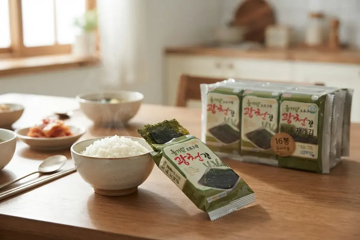 밥 한 공기 옆에 뜯어놓은 도시락김 한 봉